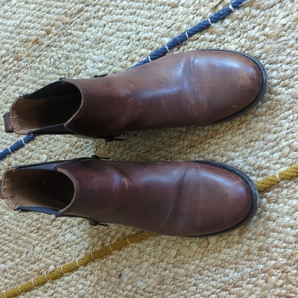Carly Zip Chelsea boot. Frye, brown 6.5, good condition - Picture 2 of 3